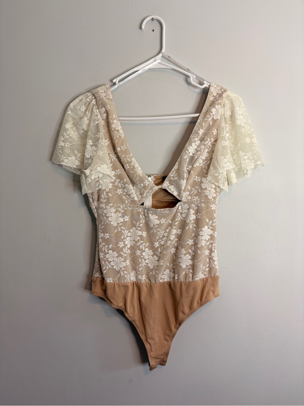 Lulus Floral Lace Cut Out Bodysuit Small Cream Tan